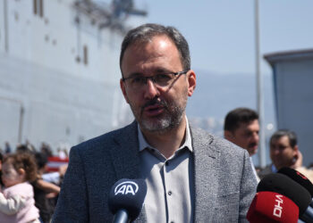 İzmir'in gündeminde TCG Anadolu var
