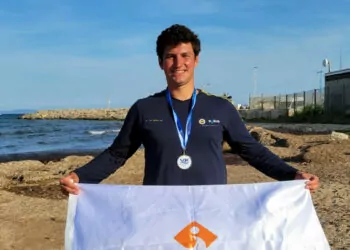 İzmirli sörfçü onur cavit biriz'e fransa'dan madalya