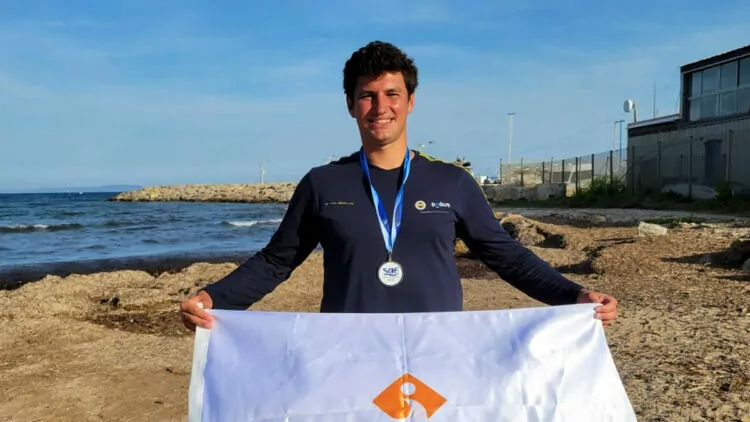 İzmirli sörfçü onur cavit biriz'e fransa'dan madalya