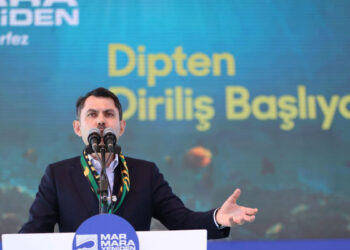 İzmit Körfezi'nin dibini çamurdan kurtaracağız