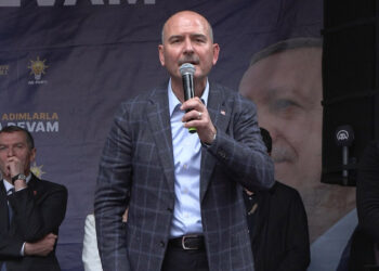 Kasetin cumhurbaşkanı olmak istiyor şuanda