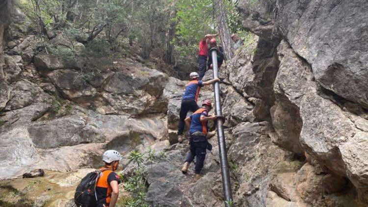 Kelebekler Vadisi'nde mahsur kalan 2 kişi kurtarıldı