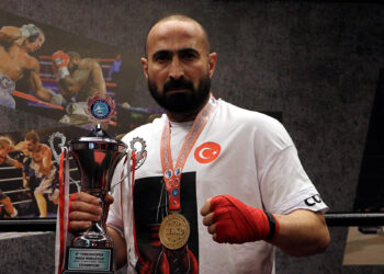 Kick boksçu Yavuz Selim Kacır, dünya şampiyonu