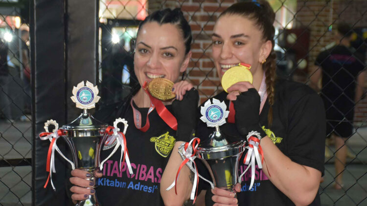 Kick boksçu anne kızın şampiyonluk hayali gerçek oldu