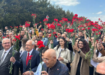 Kılıçdaroğlu Anıtkabir'i ziyaret etti