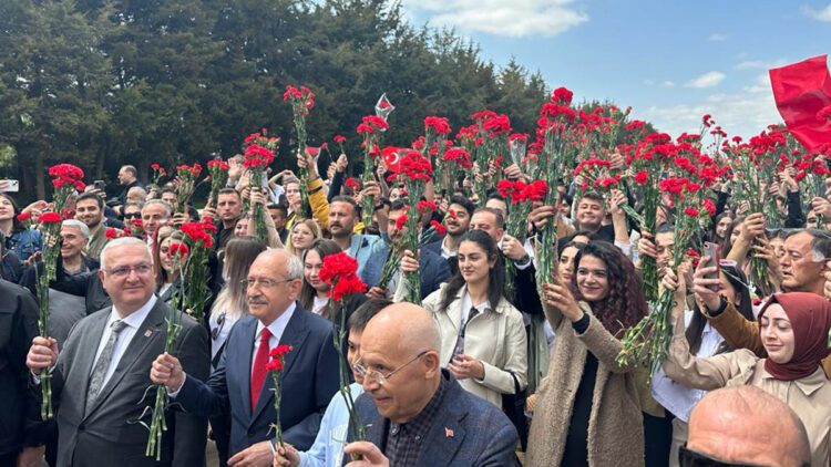 Kılıçdaroğlu Anıtkabir'i ziyaret etti