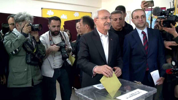 Kılıçdaroğlu oy kullandığı sandıktan 1'inci çıktı