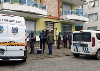 Komşuların baygın bulduğu Adanur öldü