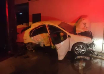 Kontrolden çıkan otomobil duvara çarptı: 5 yaralı