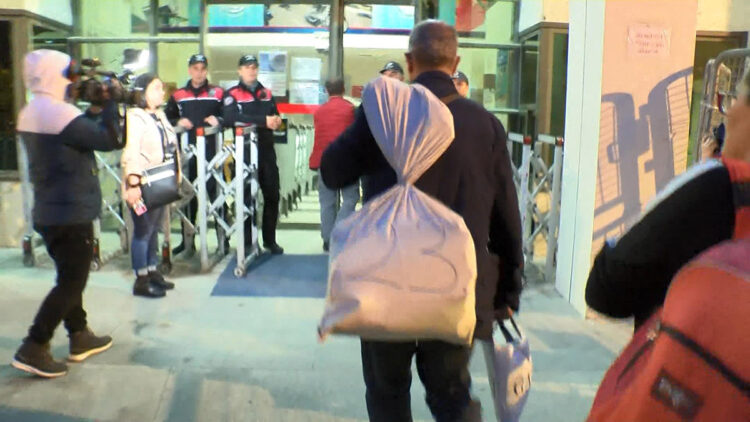 Maltepe İlçe Seçim Kurulu'na oylar getiriliyor