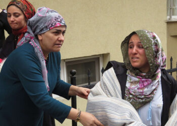 Maltepe'de bina yangınında can pazarı