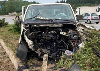 Manisa'da 3 aracın karıştığı kaza: 12 yaralı
