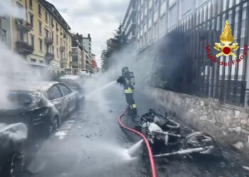 Milano’da oksijen tüpü taşıyan minibüste patlama