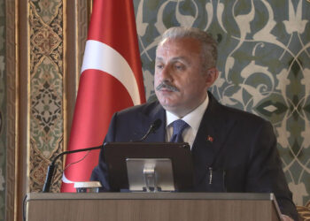 Milletimiz iktidar değiştirme oyunları reddetmektedir
