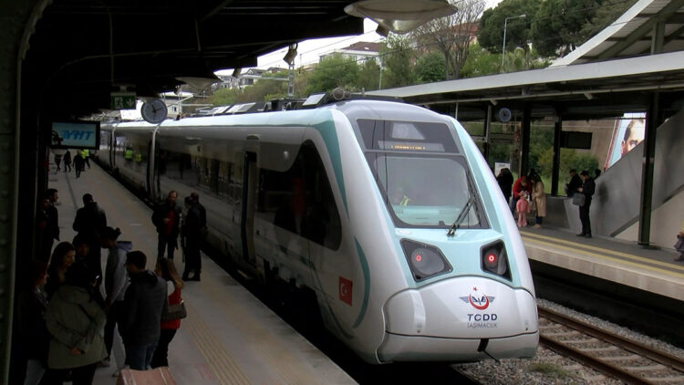Milli Elektrikli Tren Marmaray Bakırköy İstasyonu'nda
