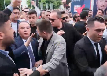 Muhittin Böcek’in esnaf ziyaretinde arbede yaşandı