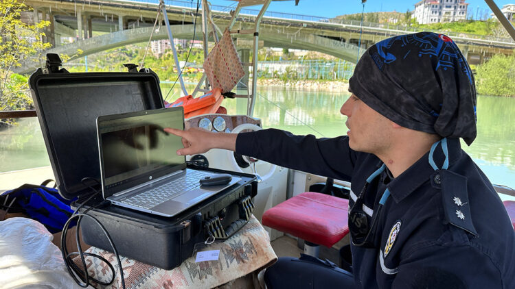 Munzur Çayı'na uçan otomobildeki kayıp 3 kişi aranıyor