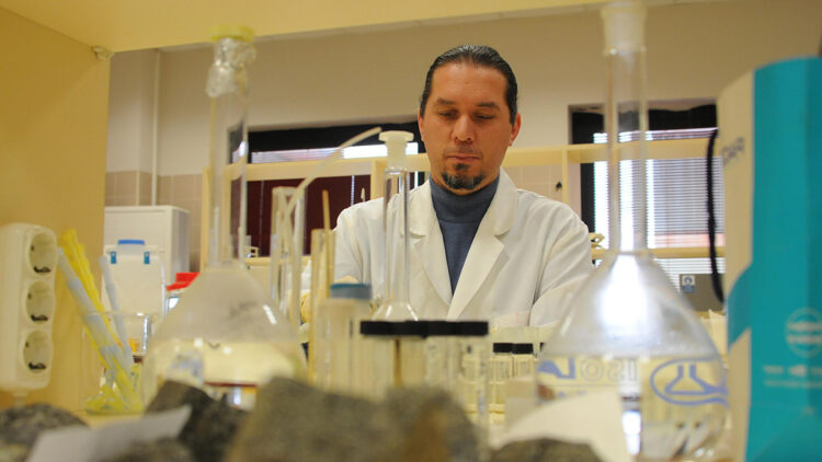 Öğretim üyesinden, 'kimyasal yıkama' projesi