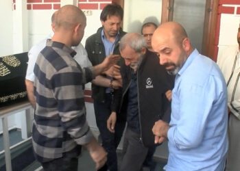 Öldürülen sokak müzisyeni toprağa verildi