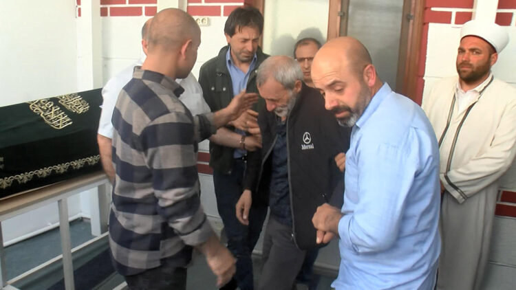 Öldürülen sokak müzisyeni toprağa verildi