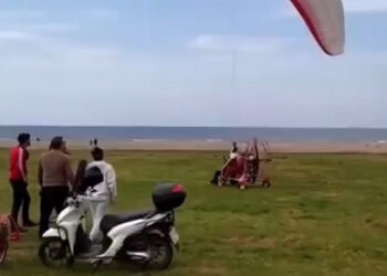 Paramotorla uçuş yaparken yere çakıldı: 2 yaralı