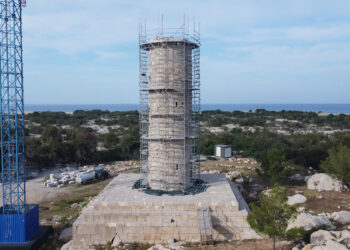 Patara Deniz Feneri'nin son basamağı yerine konuldu