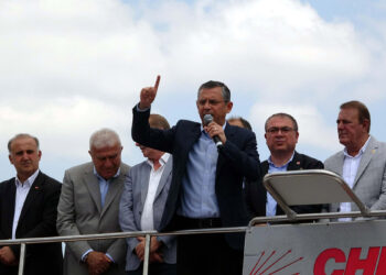 Pazar günü bu ülkenin kaderini değiştirin