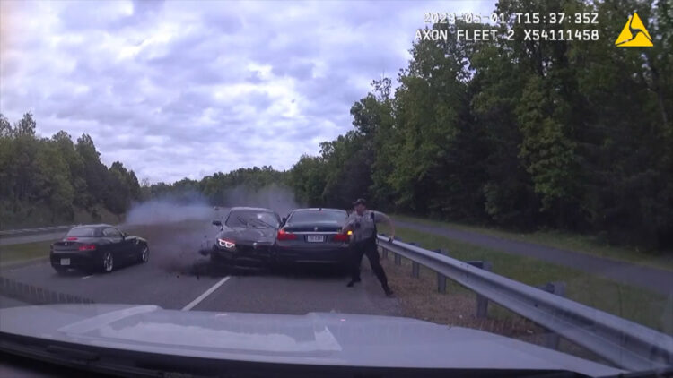 Polis memuru üzerine sürüklenen araçtan kıl payı kurtuldu