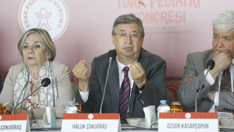 Prof. Dr. Çokuğraş, Türk Pediatri Kongresi’nde konuştu