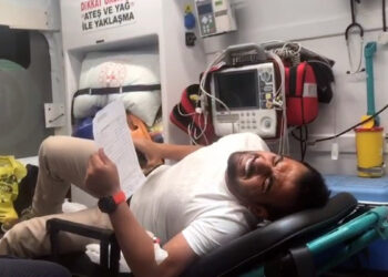 Rahatsızlanınca pusulaları ambulansla teslim etti