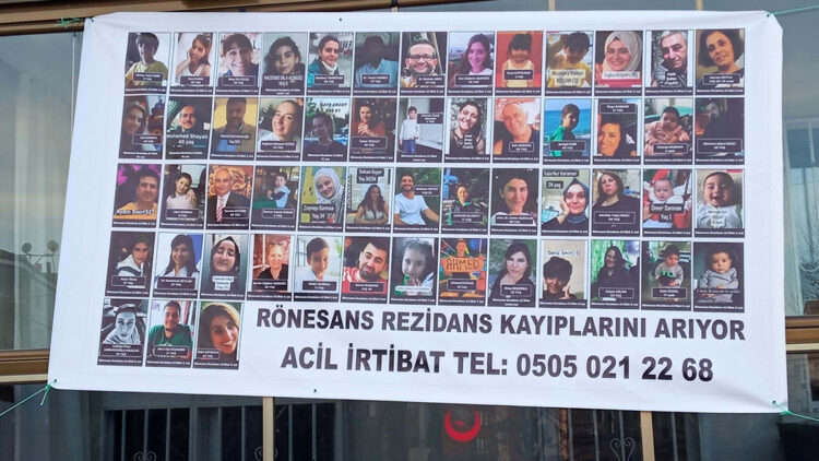 Rönesans Rezidans enkazında bulunamayan 55 kişi için pankart
