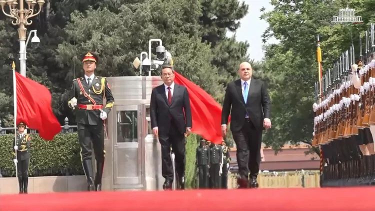 Rusya başbakanı, çinli mevkidaşı qiang ile görüştü