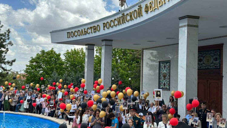 Rusya Büyükelçiliği'nde 'Zafer Günü' kutlandı