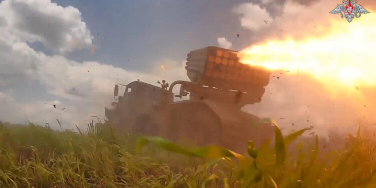 Rusya, çoklu roketatar sistemleriyle Ukrayna'yı vurdu