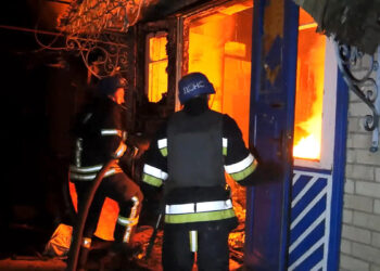 Rusya'dan Zaporijya'da bir köye bombardıman: 5 yaralı
