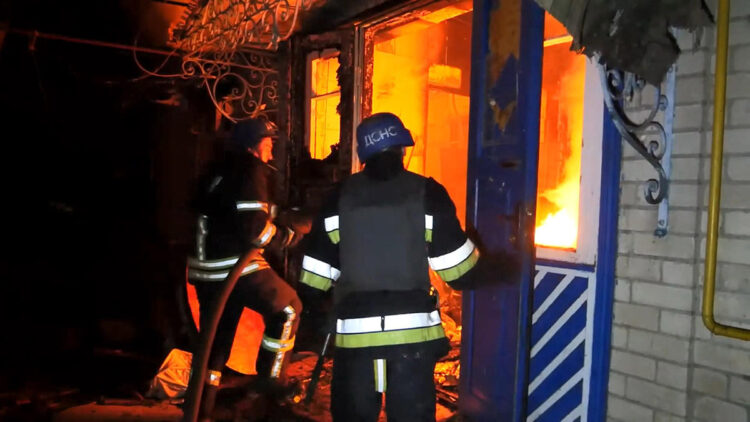 Rusya'dan Zaporijya'da bir köye bombardıman: 5 yaralı