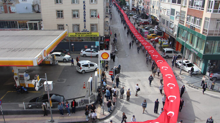 Samsun'da '1919 metre bayrak yürüyüşü' düzenlendi