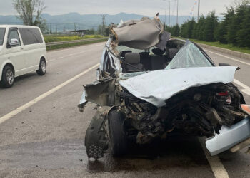 Samsun'da otomobil TIR'a çarptı: 4 yaralı