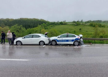 Samsun'da polis aracına otomobil çarptı: 3 yaralı