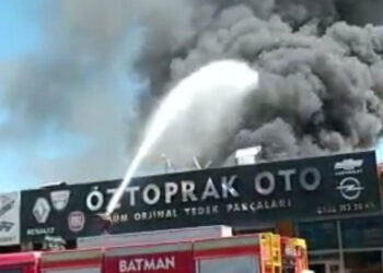Sanayi sitesinde çıkan yangın, söndürüldü