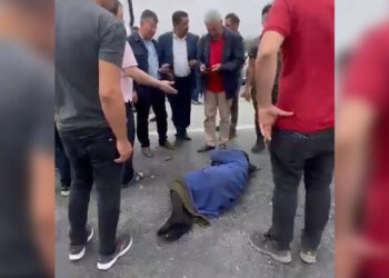 Şanlıurfa'da otomobil ile hafif ticari araç çarpıştı: 5 yaralı
