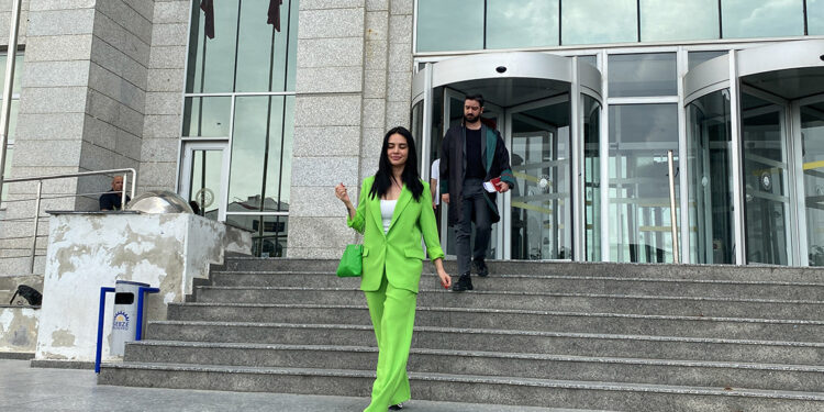 Şarkıcı Ece Ronay boşandı