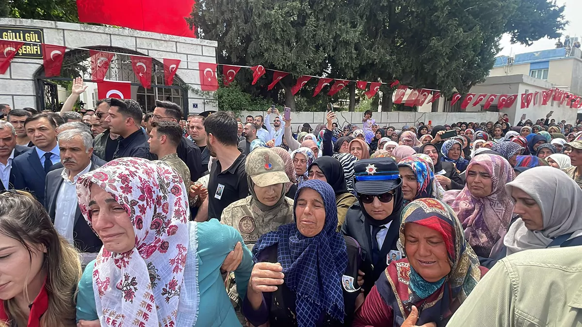 Sehit uzman cavus gaffar mayik defnedildis - öne çıkan - haberton