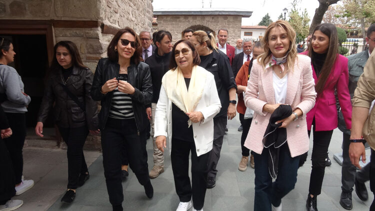 Selvi Kılıçdaroğlu Mevlana Müzesi'ni ziyaret etti