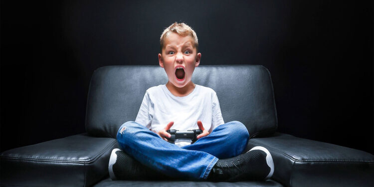 Şiddet içerikli oyunlar akran zorbalığına neden oluyor