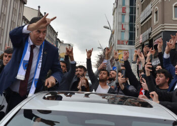 Sinan Oğan Erzurum'da esnafı ziyaret etti