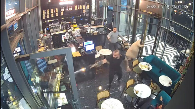 Şişli'de kafe baskını kamerada: 2 ağır yaralı