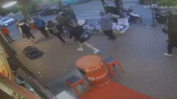 Şişli’de otomobil yayaların arasına daldı: 3 yaralı