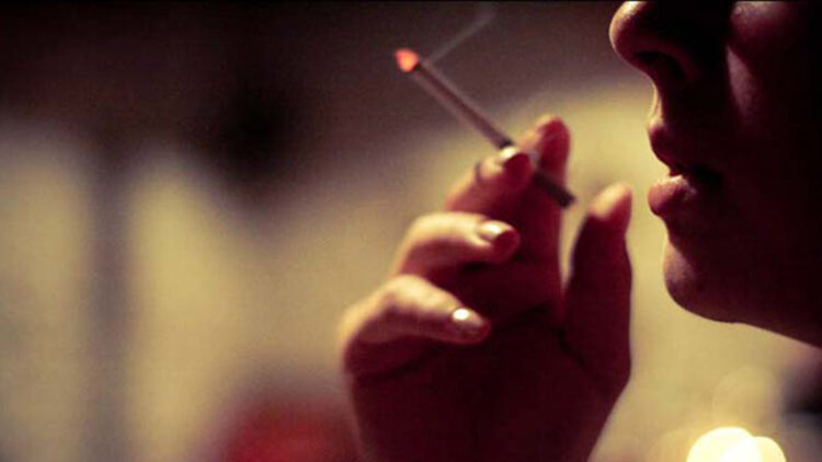 Son 10 yılda kadınların sigara içme oranı arttı