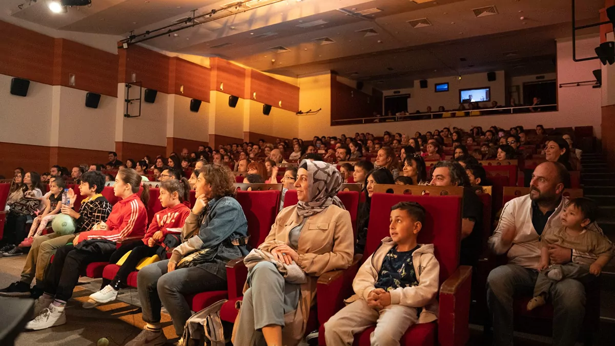 Soytarilar okulu izmirli cocuklarla bulustue - kültür ve sanat - haberton